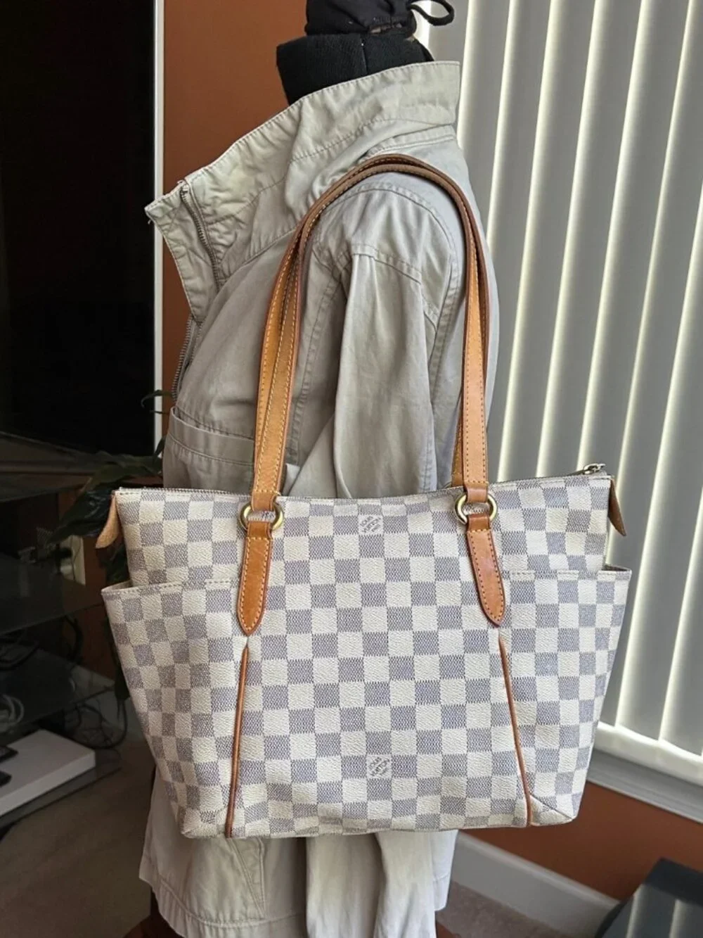 LOUIS VUITTON Damier Azur Totally PM Tote - Picture 3 of 12